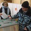 Rușii au incendiat cel puțin trei secții de votare și au turnat cerneală verde în urne, în prima zi a alegerilor prezidențiale | VIDEO