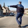 Un tânăr de 19 ani din Bacău cu permisul suspendat a fost scos cu forța din mașină, după ce polițiștii l-au urmărit și blocat în trafic