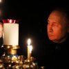 Vladimir Putin le-a adus un omagiu victimelor atacului de la Moscova. Într-un video fără sunet, al a aprins o lumânare și și-a făcut cruci | VIDEO