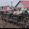 VIDEO Tren încărcat cu zeci de lansatoare de rachete româneşti, filmat în drum spre Ucraina