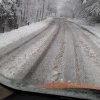 VIDEO Zăpada a pus stăpânire pe drumuri din Braşov şi Covasna. Ninge în continuare în centrul ţării