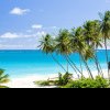 Cea mai frumoasă plajă din lume nu e în Maldive sau Zanzibar. Pericolul pândeşte la fiecare pas, turiştii trebuie să fie cu ochii în patru