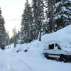 Locul în care ninsorile fac ravagii! Stratul de zăpadă a ajuns la 3 metri: maşini acoperite de nămeţi, locuinţe şi trenuri blocate, în America. Foto