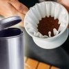 Nu arunca filtrele de cafea. 17 moduri în care le poți refolosi. Sigur nu le-ai încercat până acum!