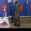 Rușii votează cu soldați înarmați în cabinele de vot! VIDEO nebun