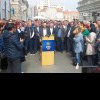 Alin Nica, „show” pe stradă în fața sediul PNL din Timișoara: „Listele comune sunt inacceptabile”