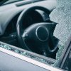 16 mașini au fost găsite cu geamurile sparte, în Sectorul 6 din București. Poliția a deschis o anchetă