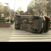 Accident grav în București. O ambulanță care transporta un pacient s-a răsturnat după ce a fost lovită de o mașină