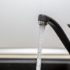 Apa de la robinet care este fiartă are cu aproape 90% mai puține microplastice (studiu)