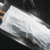 Autopsier din Bistriţa-Năsăud, prins în flagrant luând 600 de lei mită pentru a îmbălsăma un cadavru