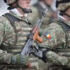 Ministrul apărării spune că nu se pune problema reintroducerii armatei obligatorii în România