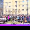 Momente de panică la un colegiu din Bistrița-Năsăud. Peste 600 de elevi au fost evacuați după ce în clădire s-a simțit miros de gaz