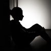 O fată din Iași ar fi fost violată de 16 ori de propriul ei tată. Bărbatul este de negăsit și a fost arestat preventiv în lipsă