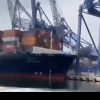Un cargou din Hong Kong a dărâmat în lanţ mai multe macarale dintr-un port la Marea Neagră, după ce a ratat amararea