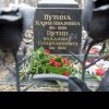 Un individ s-a filmat în timp ce urina pe mormântul părinților lui Putin. Imaginile au ajuns virale