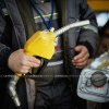 Carburanții, mai scumpi și în weekend: Cât va costa benzina și motorina