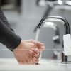 Faceți rezerve de apă potabilă: Se anunță sistări pe mai multe adrese din capitală, inclusiv într-un liceu, dar și în două suburbii