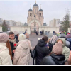 (foto) Rușii au început deja să se adune pentru înmormântarea lui Navalnîi. La cimitir au fost instalate garduri metalice și camere de supraveghere