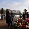 Mama lui Alexei Navalnîi, în lacrimi la mormântul fiului: Sute de ruşi merg să depună flori, deşi ştiu că ar putea fi arestaţi oricând