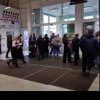 (video) Alerte cu bombă în Rusia, în zi de doliu național: O femeie a spus că are bombă pe un Aeroport din Moscova, un mall din Sankt Petersburg, evacuat