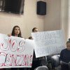 (video) „Jos cenzura”: Jurnaliști de la Canal 5 au protestat la Consiliul Audiovizualului, după ce le-a fost suspendată licența