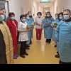 Un grup de tineri din Aiudul de Sus a oferit flori pacientelor și angajatelor de la Spitalul Municipal Aiud