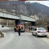 Un bărbat fără permis a murit după ce a intrat cu mopedul într-un pod de cale ferată