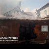 Un garaj și acoperișul unei case din Craiova au luat foc