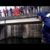(VIDEO) Salvamontiștii gorjeni intervin cu o dronă subacvatică pentru a găsi o femeie înecată în râul Olt