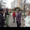 De 8 martie, Poliția Locală Alba Iulia a împărțit flori femeilor și bomboane copiilor, pe Bulevardul Transilvaniei