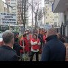 PROTEST organizat în fața sediului APA CTTA din Alba Iulia pentru reducerea tarifelor la apă și canalizare