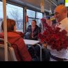 Sabin, șoferul autobuzului de pe ruta Țelna – Alba Iulia a oferit flori tuturor pasagerelor, de Ziua Internațională a Femeii