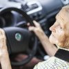 Poliţia a oprit o conducătoare auto de 103 ani care circula fără permis şi fără asigurare