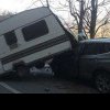 Argeș: O rulotă a căzut de pe platformă şi a lovit un autoturism