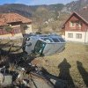 Mașină răsturnată în comuna Dâmbovicioara