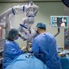Premieră medicală în România. Pacient operat pe creier, prin pleoapă