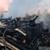 VIDEO – Incendiu generalizat într-o gospodărie din Arcalia. Au ars casa, anexe, animale și un depozit