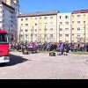 VIDEO – Sute de elevi și profesori evacuați dintr-un liceu din Bistrița, din cauza mirosului de gaz