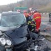 Impact violent și o șoferiță rămasă încarcerată după un accident la Frasin