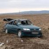 Șase răniți în urma răsturnării a două mașini pe câmp, în timpul unor depășiri forțate