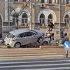 Accident grav în București: o mașină a zburat în refugiul de tramvai din fața Poliției Române