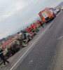 Accident în care au fost implicate trei autoturisme pe un drum din judeţul Vâlcea - Trei persoane au fost duse la spital