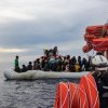 Cel puțin 60 de migranți au murit după ce o barcă pneumatică a avut probleme în Marea Mediterană