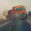 Imagini care vă pot afecta emoțional - Accident teribil pe șoselele din România / VIDEO