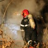 Incendiu la o casă din Argeș: Pompierii au evacuat două persoane, una fiind inconştientă