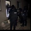 Mascații au descins peste traficanții de droguri de tip nou din zona Moldovei; 16 persoane, arestate