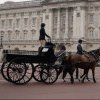 Poliţia britanică a arestat un bărbat care a lovit cu maşina porţile Palatului Buckingham