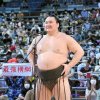 Un tânăr luptător de sumo cu o ascensiune fulminantă a bătut un record vechi de 110 ani