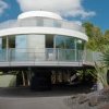 VIDEO – A fost construită prima casă rotativă din sticlă: costurile sunt uriașe, dar priveliștea e de vis