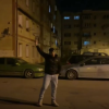 Video | Bărbat filmat când trage cu un pistol între blocuri: Poliția face anchetă după ce imaginile au ajuns în spațiul public